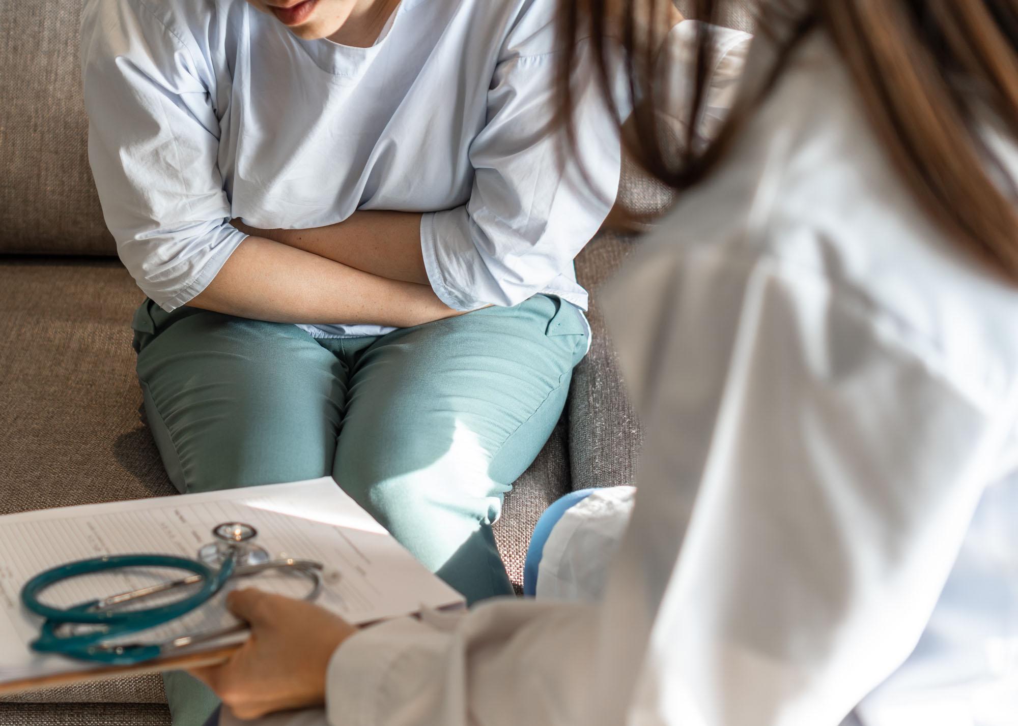 Pijn bij zitten of fietsen, tintelingen in het onderbeen, vreemd gevoel of tintelingen ter\nhoogte van het perineum en scrotum.