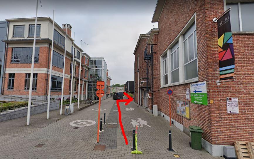 Rode pijl = ingang