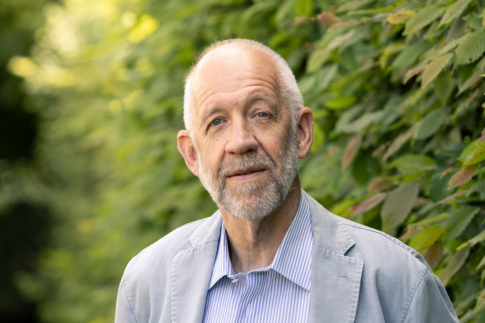 Dr. Guy Buytaert Dr. Guy Buytaert