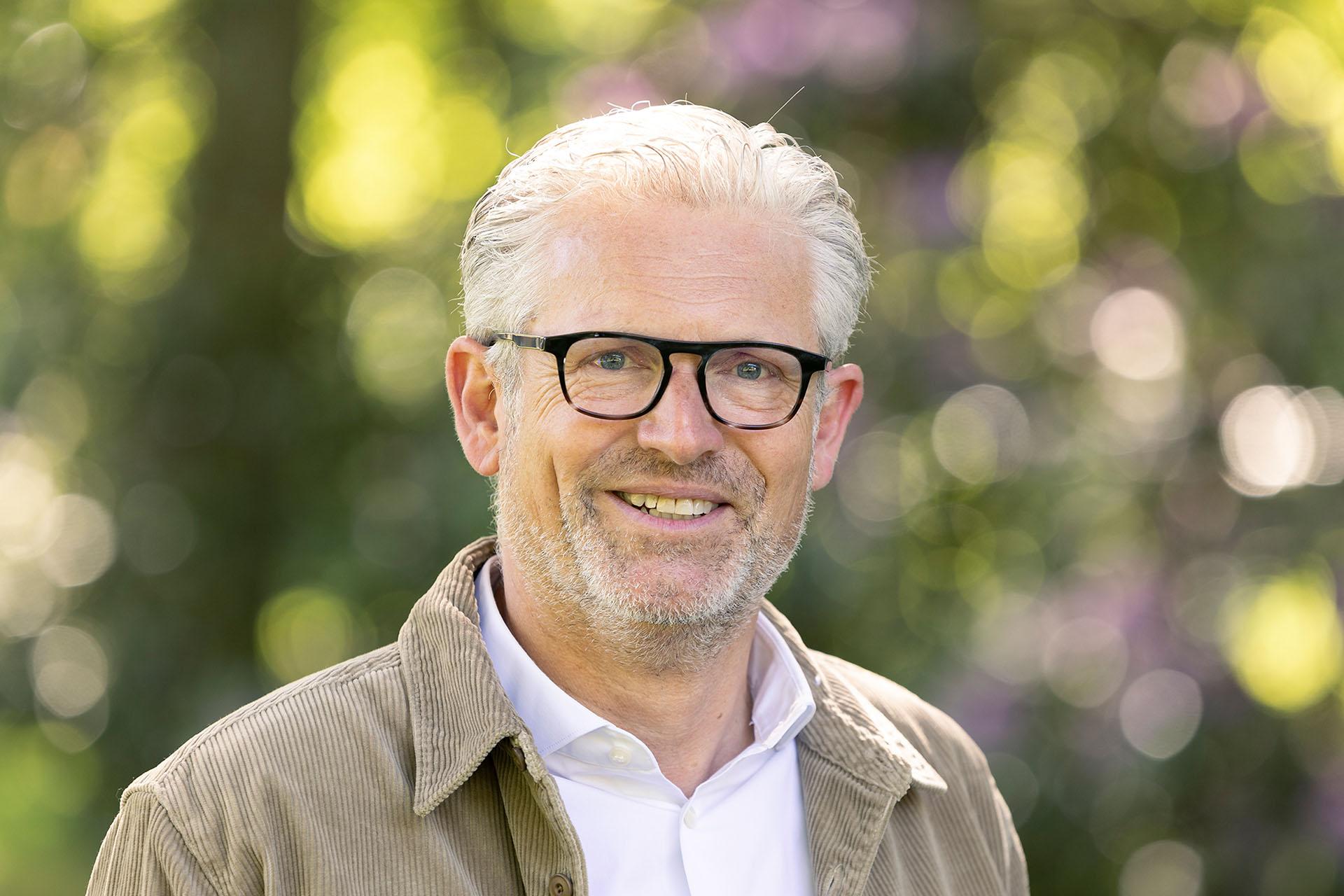 Dr. Patrick Debois Dr. Patrick Debois