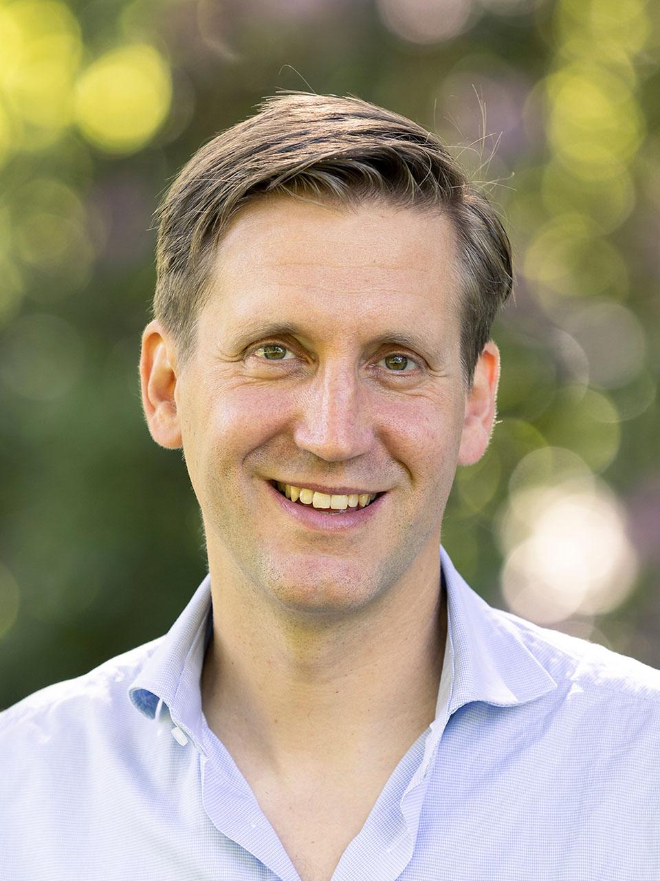 Dr. Frederik Peeters Dr. Frederik Peeters