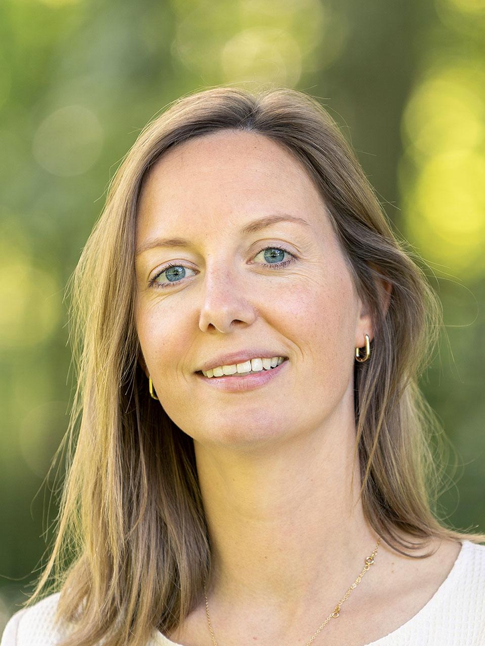 Dr. Anouk de Bruyn