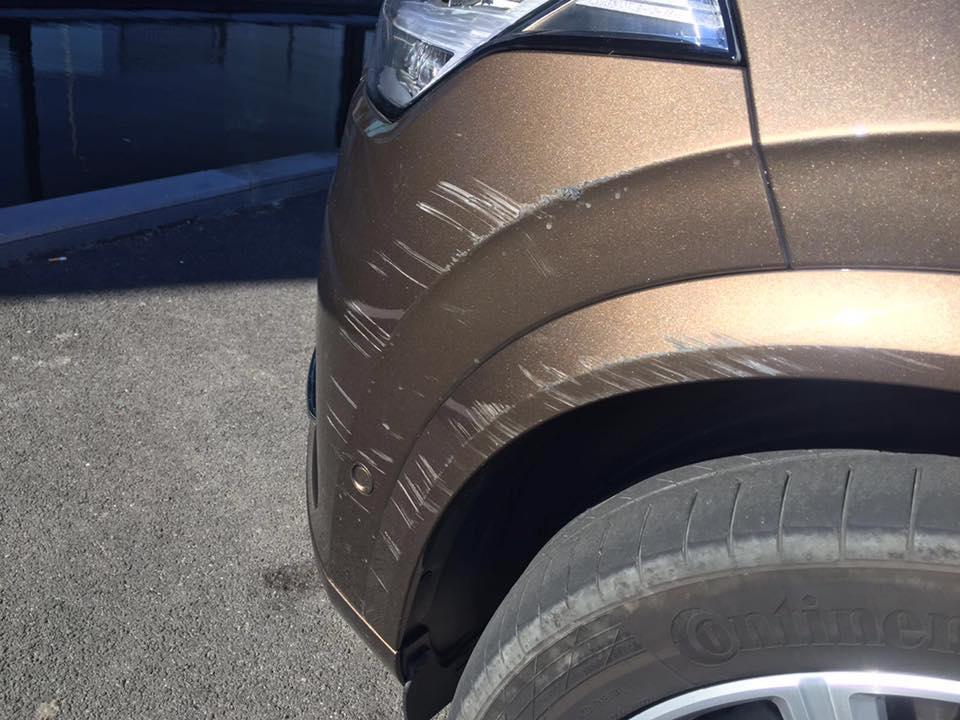 Garage D'Hoop diensten - kunststof herstellen Garage D'Hoop diensten - kunststof herstellen