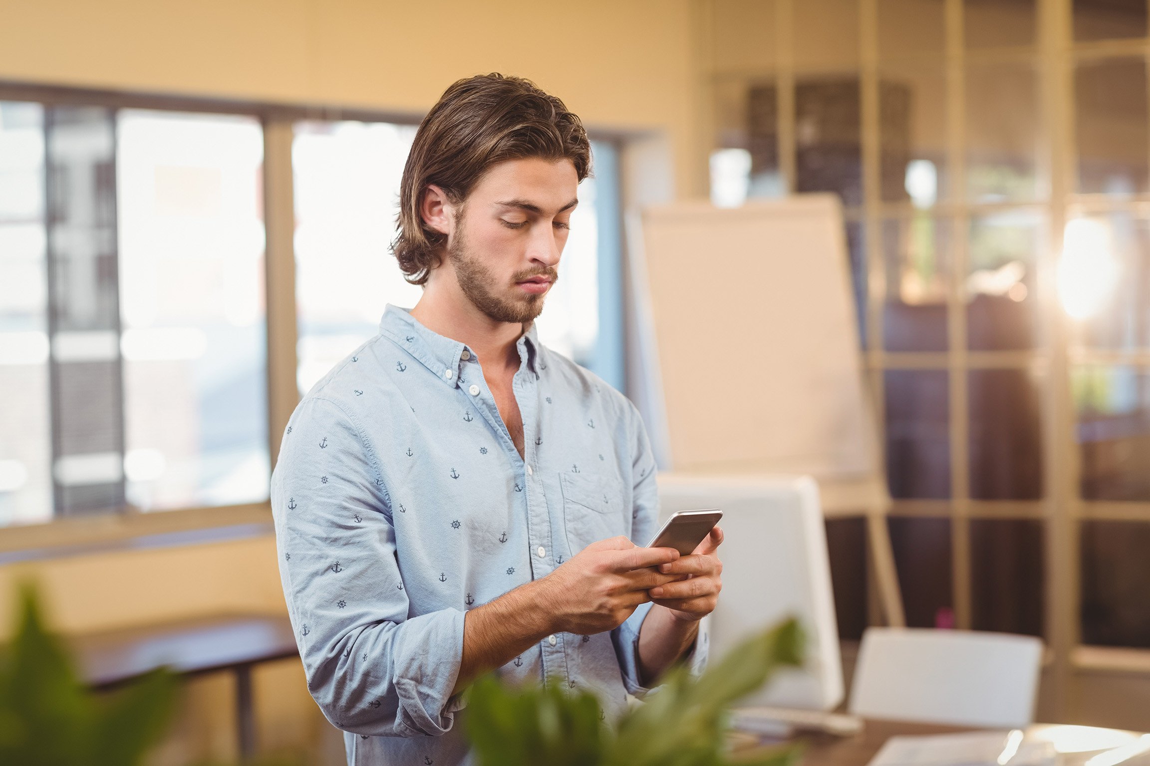 Wat moet je weten over werken als jobstudent? Ontdek het antwoord op 7 veelgestelde vragen over studentenjobs, contracten en regelgeving.