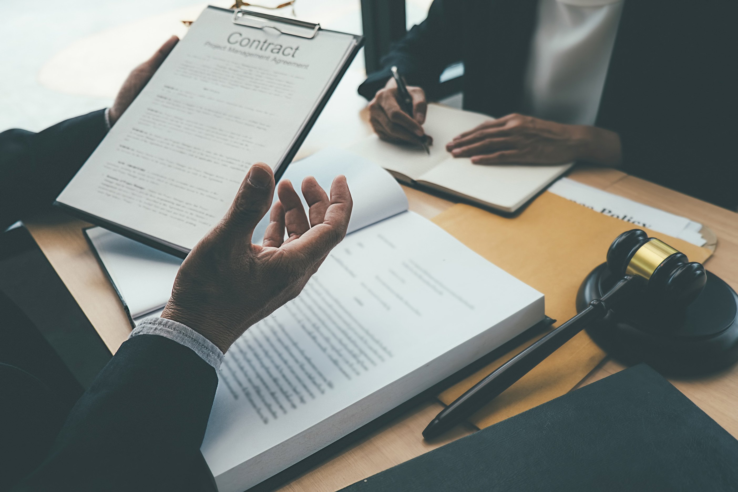 Heb je gaten in je cv? Ontdek hoe je werkonderbrekingen correct uitlegt en hoe je je sollicitatiekansen versterkt.