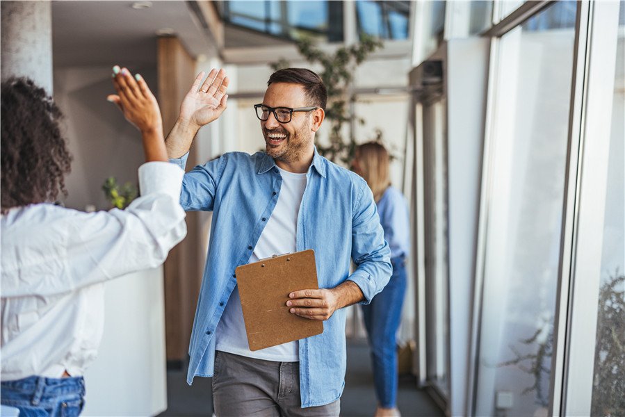 Wil je medewerkers langer aan boord houden? Ontdek 10 praktische manieren om retentie te verhogen en verloop te verminderen.