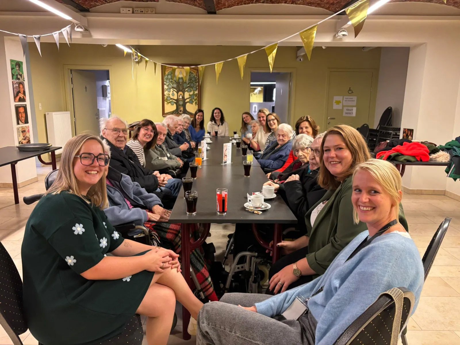 Team Oost-West-Vlaanderen combineerde vrijwilligerswerk met teambuilding in Gent. Een namiddag vol warmte, connectie en teamspirit.