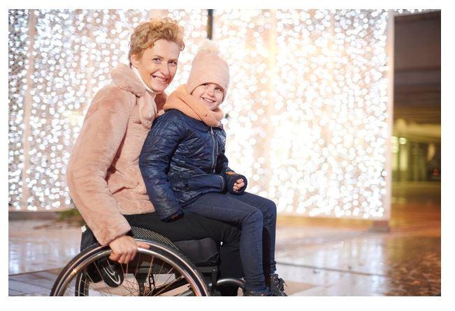 Plus Magazine: ergotherapeuten ontwerpen trendy kleding voor wie leeft met een beperking Plus Magazine: ergotherapeuten ontwerpen trendy kleding voor wie leeft met een beperking