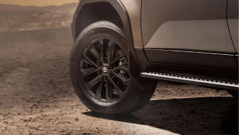 Toyota heeft de mythische Land Cruiser heruitgevonden. Met het ruige en emotionele design dat je zou verwachten van een herboren icoon, voert de nieuwe Land Cruiser je overal naartoe.
