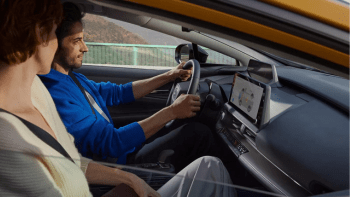 De nieuwe Prius Plug-in Hybrid heeft zich onherkenbaar ontwikkeld en tart de verwachtingen. De nieuwe Prius is baanbrekend en onverschrokken, onmiskenbaar stijlvol en efficiënter dan ooit.