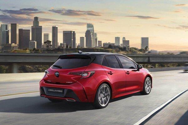 De nieuwe stijlvolle en zuinige Corolla Hatchback staat voor puur rijplezier.