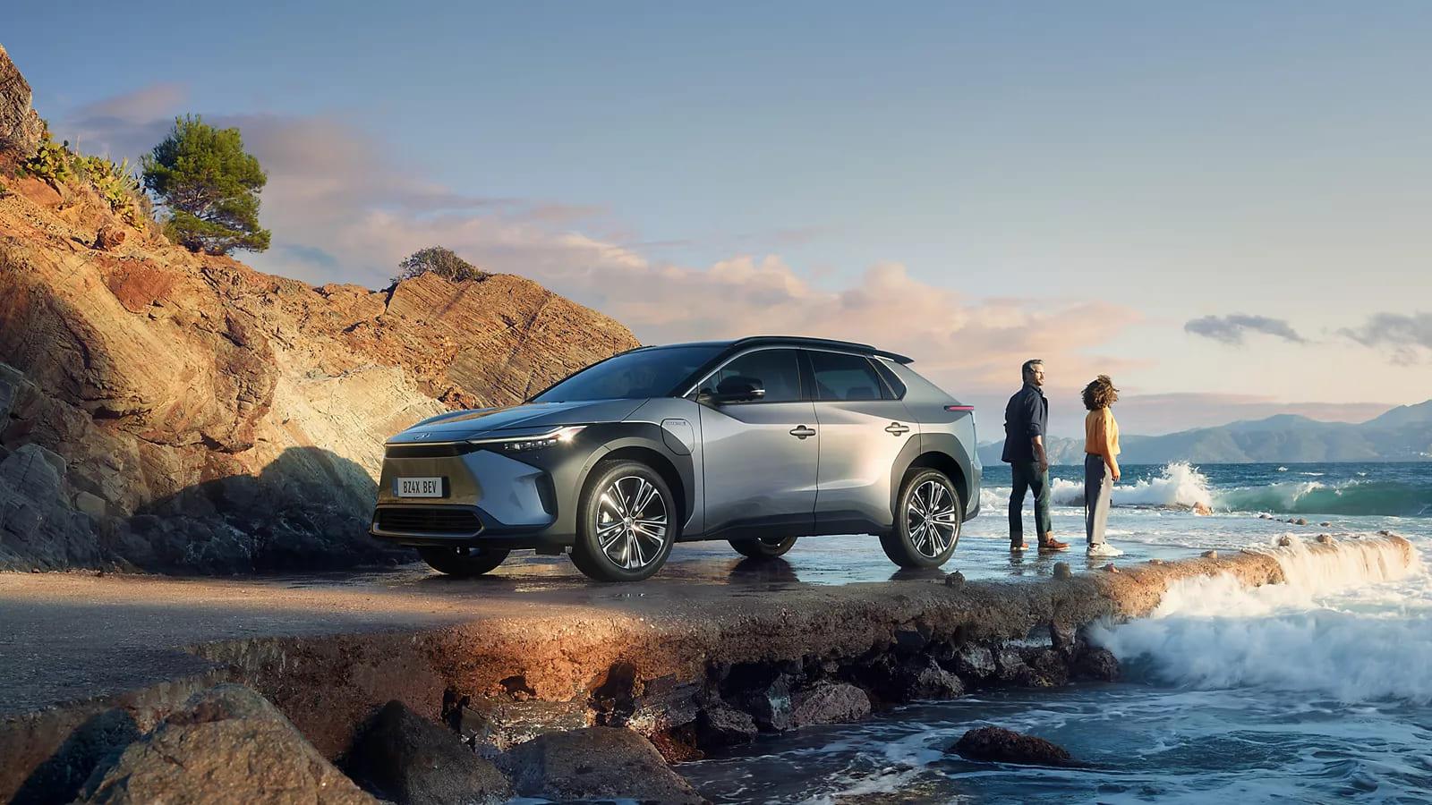 Toyota bZ4X | Toyota Vernaillen Ninove | Dynamische SUV met elektrische aandrijving De Toyota bZ4x levert een geweldige actieradius van 452 kilometer en dat voor een interessant budget
