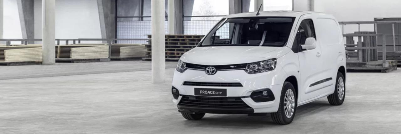 Toyota Proace City Hybride | Toyota Vernaillen Ninove De Toyota Proace City hybride is tot en met 30 september 2022 te koop bij autogarage Vernaillen in Ninove voor de prijs van een benzine