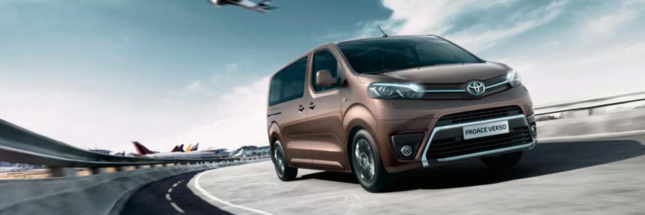 Toyota Proace Verso Hybride | Toyota Vernaillen Ninove De Toyota Proace Verso hybride is tot en met 30 september 2022 te koop bij autogarage Vernaillen in Ninove voor de prijs van een benzine