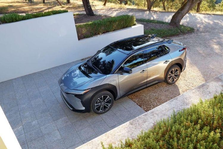 Toyota bZ4X SUV | Toyota Vernaillen Ninove De Toyota bZ4X SUV komt eraan in 2022