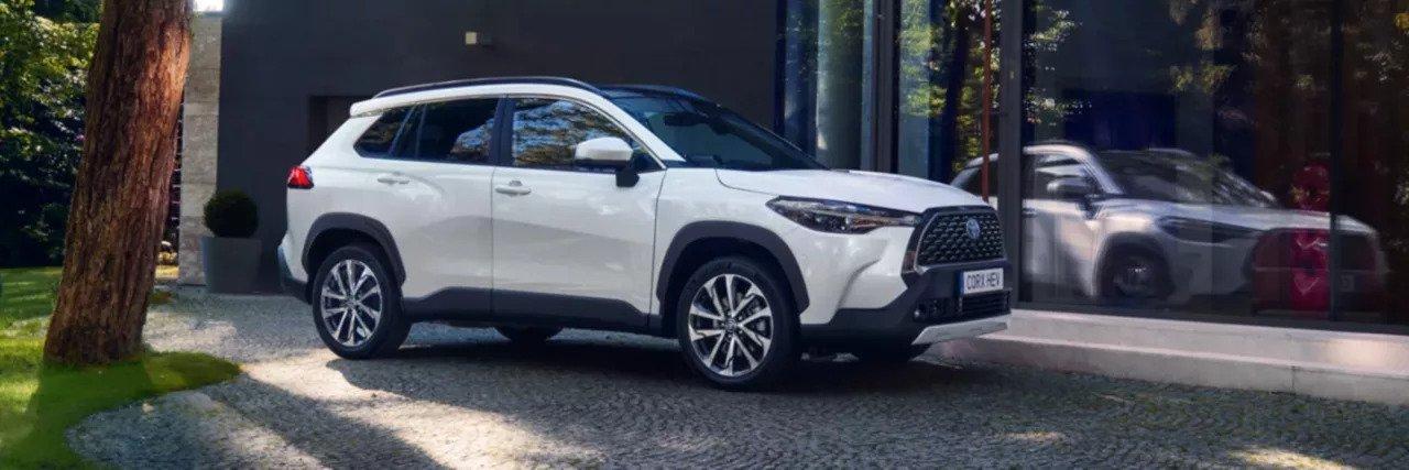 Toyota Corolla Cross Hybryde | Toyota Vernaillen Ninove De Toyota Corolla Cross hybride is tot en met 31 januari 2023 te koop bij autogarage Vernaillen in Ninove voor de prijs van een benzine