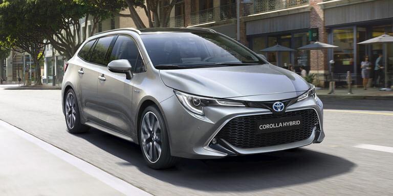De nieuwe stijlvolle en zuinige Corolla Touring Sports staat voor puur rijplezier en is een icoon van de moderne tijd.