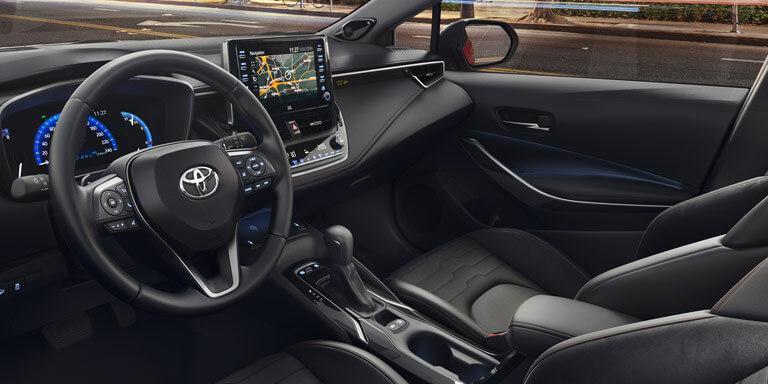 De nieuwe stijlvolle en zuinige Corolla Touring Sports staat voor puur rijplezier en is een icoon van de moderne tijd.