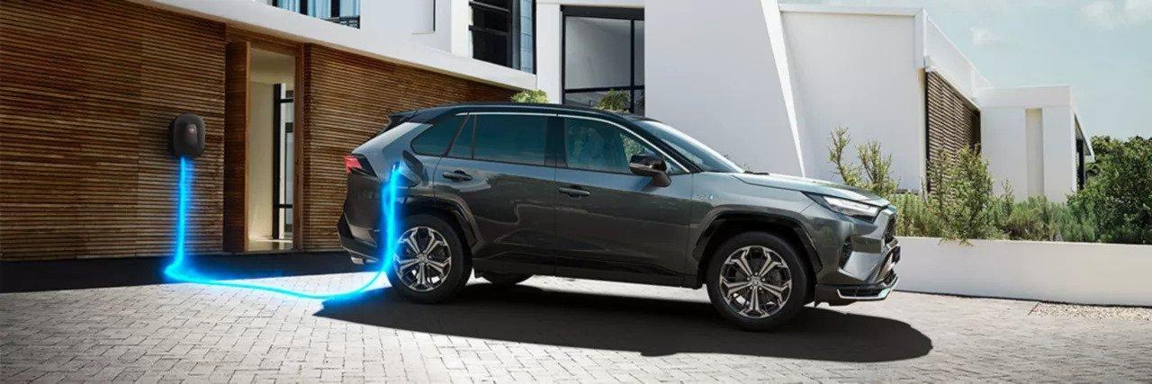 Toyota RAV4 Plugin Hybrid | Toyota Vernaillen Ninove De Toyota RAV4 Plugin hybride is tot en met 31 januari 2023 te koop bij autogarage Vernaillen in Ninove met 3.550 euro voordeel